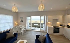 Beachfront Bliss Apartment - Near Hythe - On Beach Seafront - Private Parking